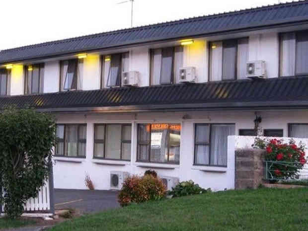 White Manor Hotel